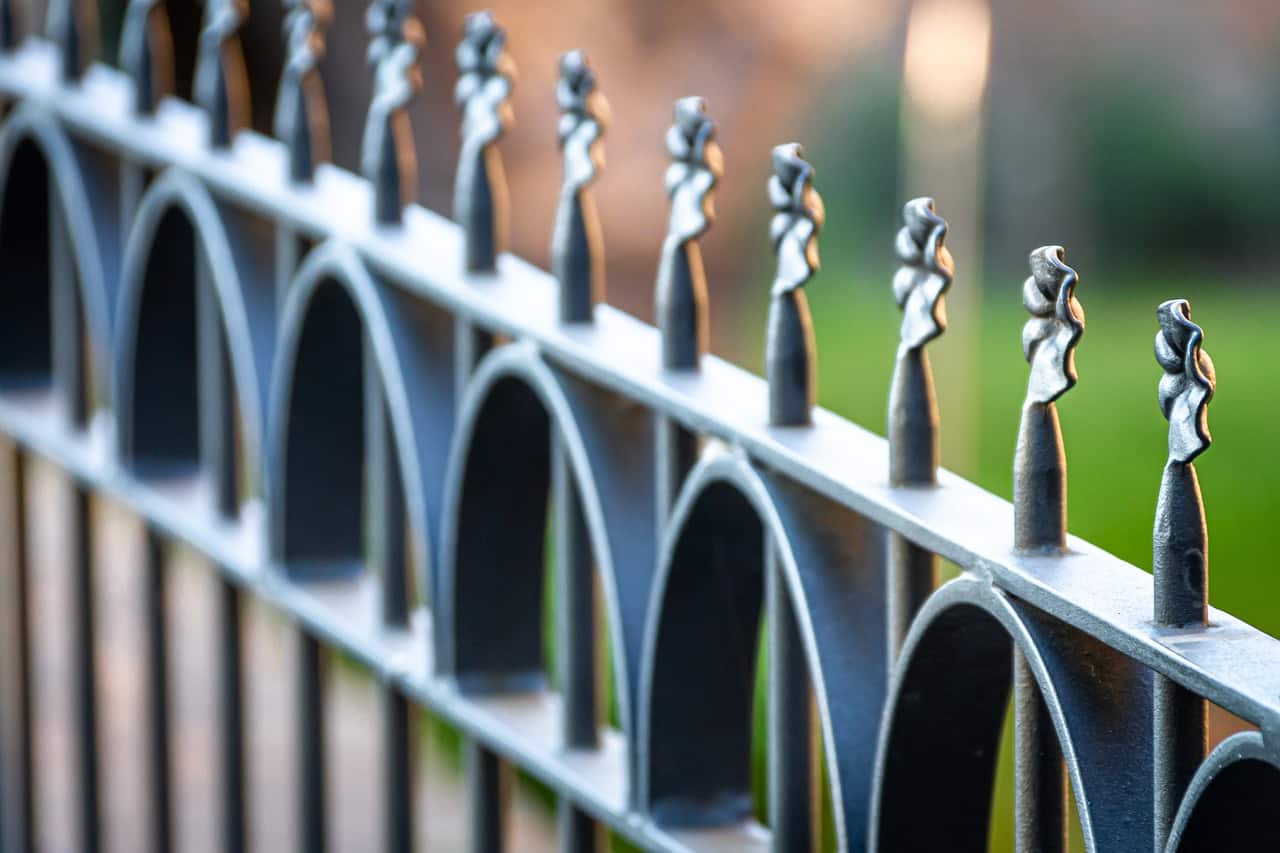 How to Choose the Best Security Fence