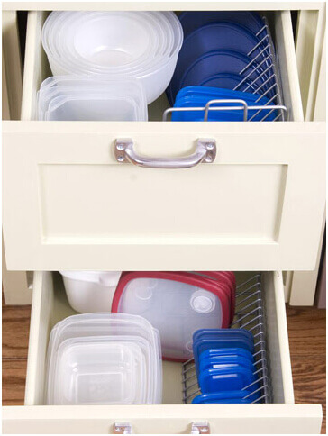 Keep-Your-Tupperware-lids-in-CD-Holders