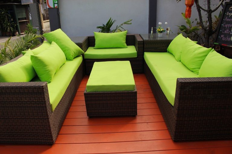 Choose Material For Patio Furniture Covers – Vinyl or Polyester?